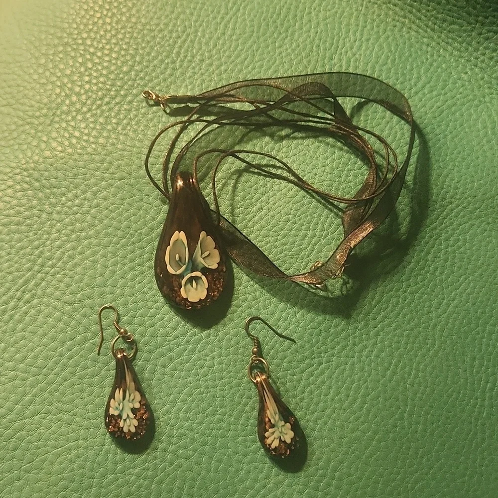 Jewelry - Picture 1 of 3